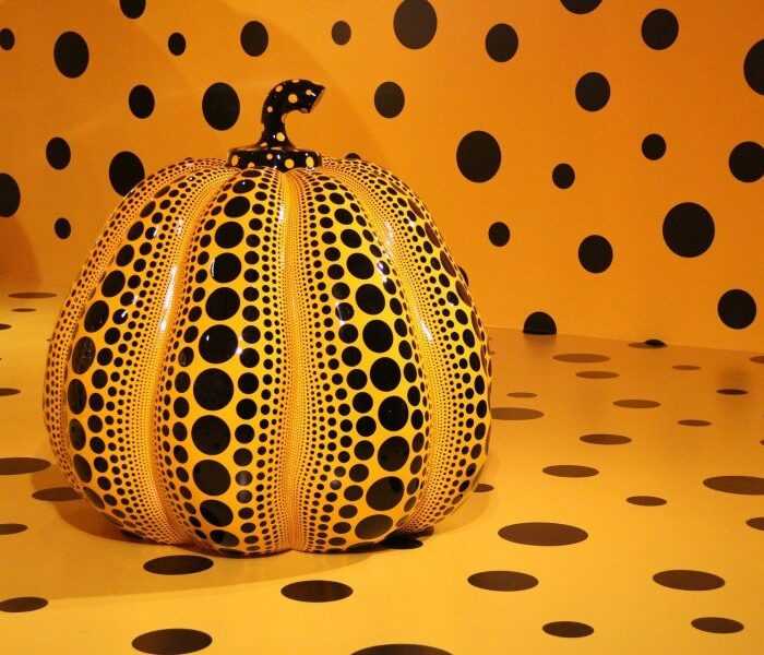 Yayoi Kusama Exhibición Amarillo Negro