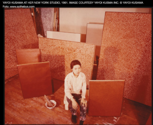 Yayoi Kusama en su estudio en NY